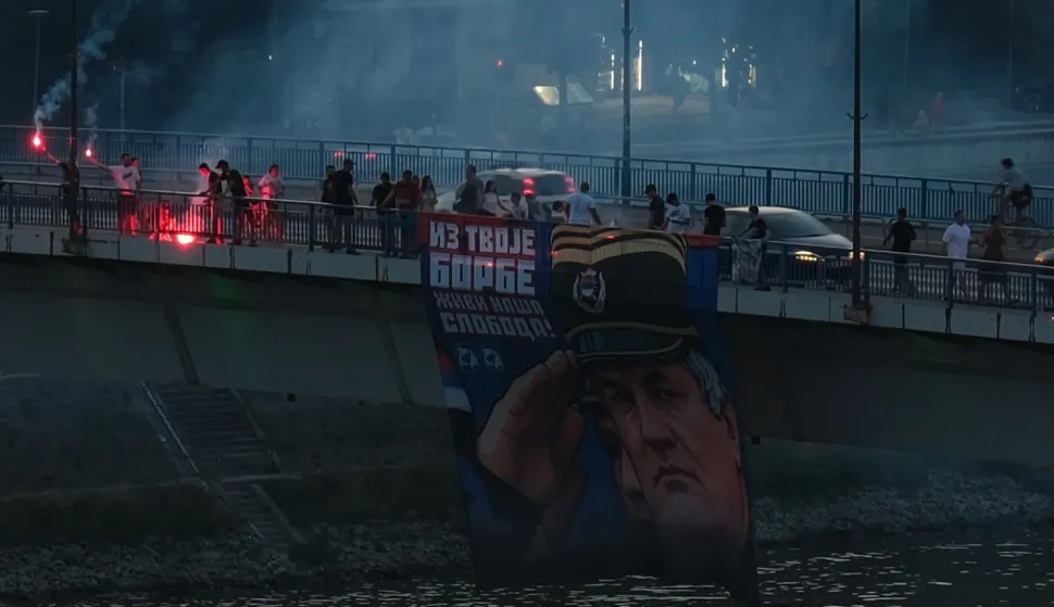 27, August, 2026, Novi Sad - A group of citizens gathered on the Varadin Bridge to pay their respects to Ratko Mladic, who passed away today, August 27, 2026, in a detention hospital in The Hague at the age of 84. Photo: M.M./ATAImages27, avgust 2026, Novi Sad - Grupa gradjana okupila se na Varadinskom mostu kako bi odala počast Ratku Mladicu, koji je preminuo danas, 27. avgusta 2026. godine, u pritvorskoj bolnici u Hagu u 84. godini zivota. Photo: M.M./ATAImages Photo: M.M./ATAImages/PIXSELL