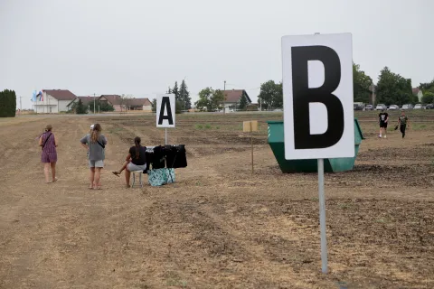 29.08.2026., Vukovar - U Ulici Dvanaest redarstvenika Grad Vukovar osigurao je posjetiteljima koncerta Marka Perkovica Thompsona besplatno parkiraliste povrsine oko 19 hektara. Photo: Marko Seper/PIXSELL