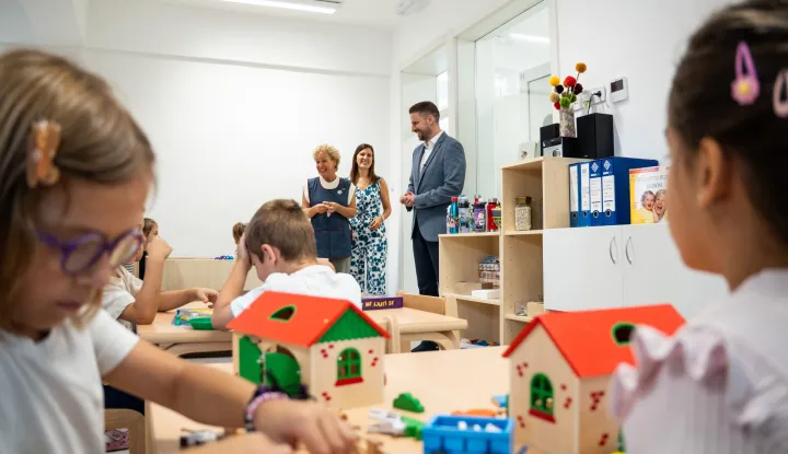Osijek, 1. 9. 2026., Obilazak prvog dana u obnovljenom DV KrijesnicaDV Krijesnica; dječji vrtić; prvi dan vrtića; pedago&scaron;ka godina; djeca; učenje; igra; obnova; ulaganje