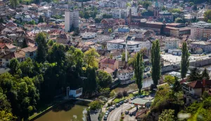 08.10.2024., Sarajevo - Jesenski ugodjaj na Zutoj Tabiji s koje se pruza pogled na Sarajevo. Photo: Zvonimir Barisin/PIXSELL