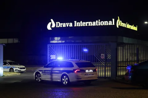 02.08.2026., Osijek - Na prostoru tvrtke za preradu i skladistenje plastike Drava International u osjeckom naselju Brijest ponovo je izbio pozar. Photo: David Jerkovic/PIXSELL