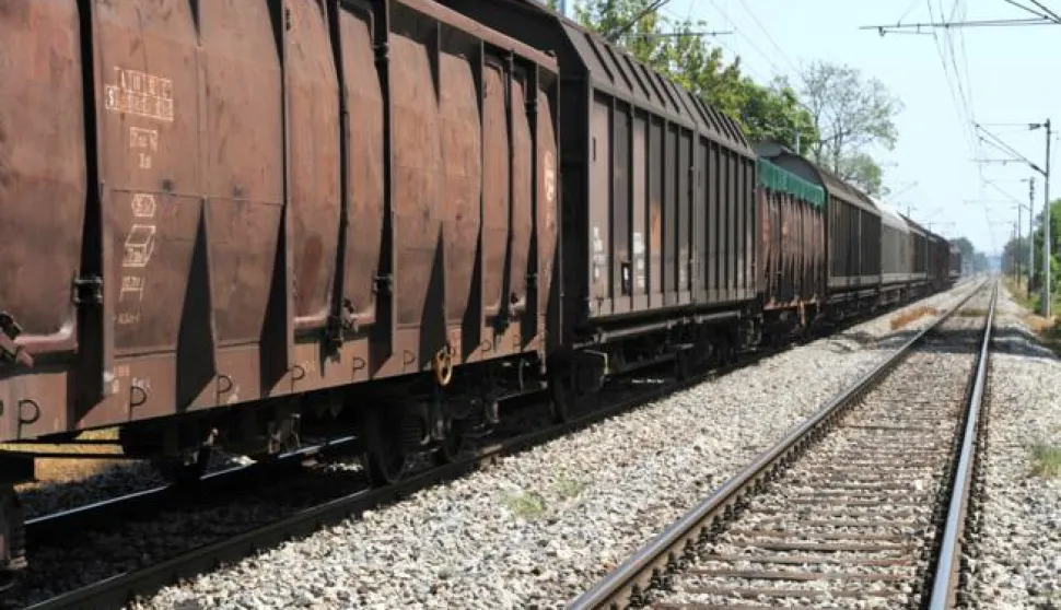 z0708j25Zagreb, 07.08.2013. (novosti)- Teretni vlak, Hrvatske zeljeznice, HZ, zeljeznica, tracnice- Foto Darko JELINEK