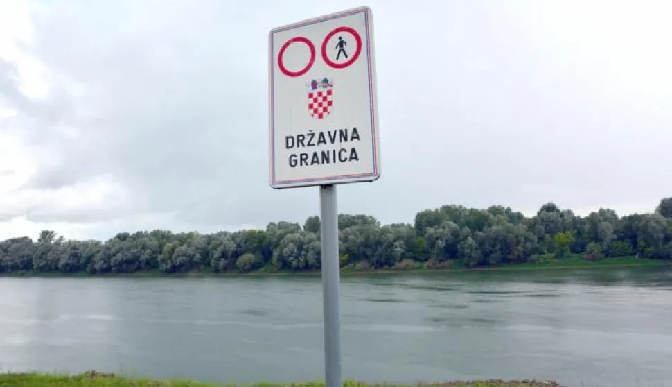 20.08.2015., Slavonski Brod - Granicna policija budno motri razvoj situacije eventalnog vala imigranata u Republiku Hrvatsku, koji ovisi o razvoju situacije u Madjarskoj i Srbiji. Pojacano se nadzire vanjska granica EU, uz maksimalno angaziranje policije na zastiti drzavne granice.Photo: Ivica Galovic/PIXSELL------2 stupcanovosit