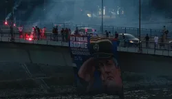 27, August, 2026, Novi Sad - A group of citizens gathered on the Varadin Bridge to pay their respects to Ratko Mladic, who passed away today, August 27, 2026, in a detention hospital in The Hague at the age of 84. Photo: M.M./ATAImages27, avgust 2026, Novi Sad - Grupa gradjana okupila se na Varadinskom mostu kako bi odala počast Ratku Mladicu, koji je preminuo danas, 27. avgusta 2026. godine, u pritvorskoj bolnici u Hagu u 84. godini zivota. Photo: M.M./ATAImages Photo: M.M./ATAImages/PIXSELL