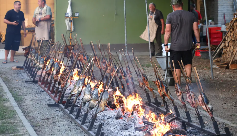 Ribarski dani stižu u Kopačevo: Natjecanje u kuhanju fi&scaron;a, ljute paprike, Giuliano i Bosutski bećari