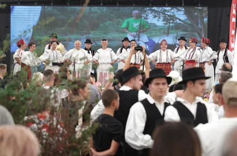 Kopačevo, 13. 09. 2025., 27. Ribarski dani, Ribarski dani, natjecanje u jedenju ljute paprike, ljuta paprika, nastup, KUD SNIMIO BRUNO JOBST