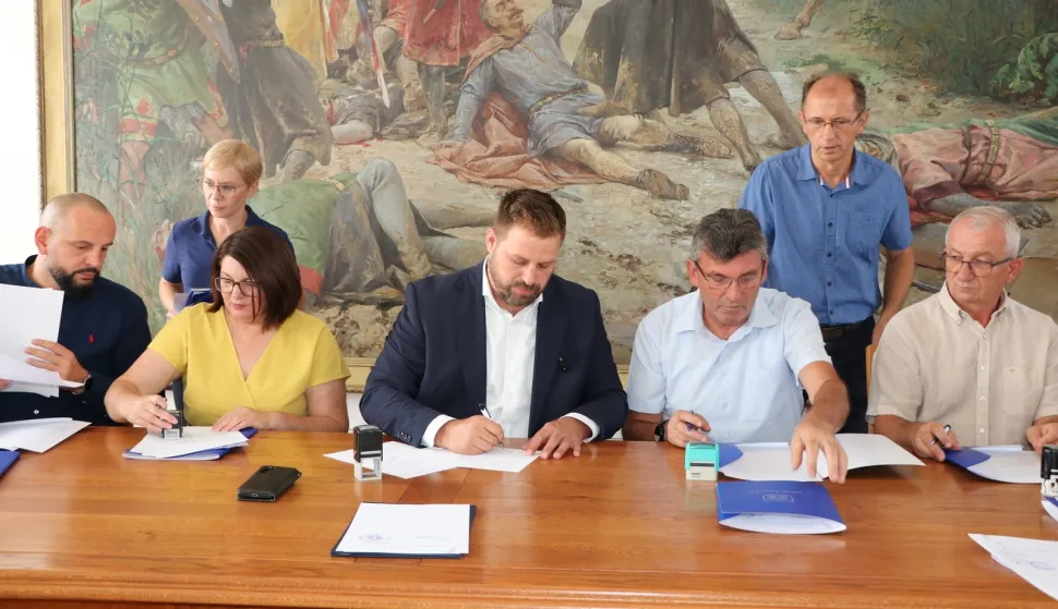 Potpora obiteljima: Svakome učeniku gradskih 100 eura