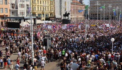 Zagreb, 5.9.2026.- Na Trgu bana Jela?i?a odr?an je prosvjed "Hodaj za Liku, hodaj za Hrvatsku", kojim se ?eli upozoriti na probleme vezane za desetke tisu?e tona ilegalno odlo?enog otpada na gospi?kom podru?ju, u organizaciji Gra?anske inicijative "Gospi? je na? dom". foto HINA/ Tomislav BR?ANOVI?/ ua