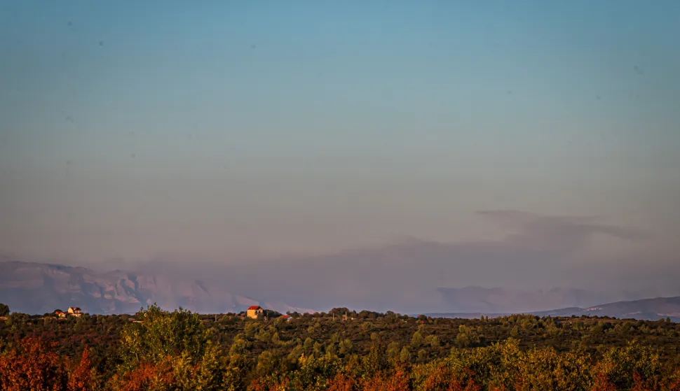 19.08.2026., Stankovci: Pogled prema Dinari i stupu dima koji se siri i dalje. Photo: Zvonimir Barisin/PIXSELL