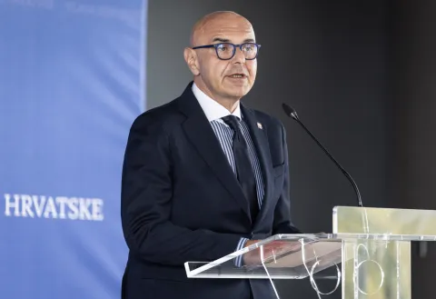 Zagreb, 27.8.2026 - Alen Ružić daje izjavu za medije nakon sjednice Vlade Republike Hrvatske. Foto Hina/ Dario GRZELJ/ dag