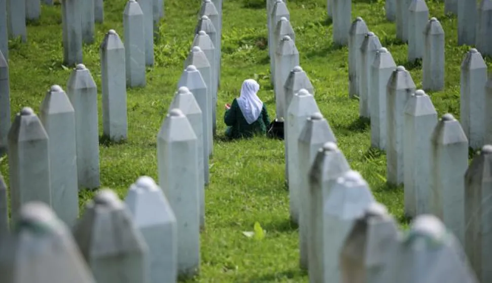 11.07.2023., Sarajevo, Bosna i Hercegovina - Tisuce ljudi stiglo je danas u Potocare na obiljezavanje 28. godisnjice genocida u Srebrenici. Photo: Armin Durgut/PIXSELL