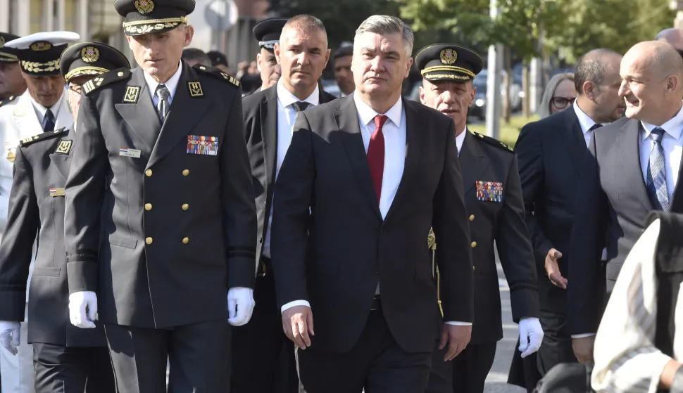 05.08.2026., Knin - Kod spomenika hrvatske pobjede Oluja 95, predstavnici obitelji poginulih, nestalih i umrlih hrvatskih branitelja u VRO Oluja, HRVI, ratni zapovjednici i predstavnici udruga iz Domovinskog rata, najvisi drzavni duznosnici RH i predstavnici Hrvatskog narodnog sabora u BiH te predstavnici zupanija i gradova odaju pocast polaganjem vijenaca. Tihomir Kundid, Zoran Milanović i Orsat Miljenić Photo: Hrvoje Jelavic/PIXSELL