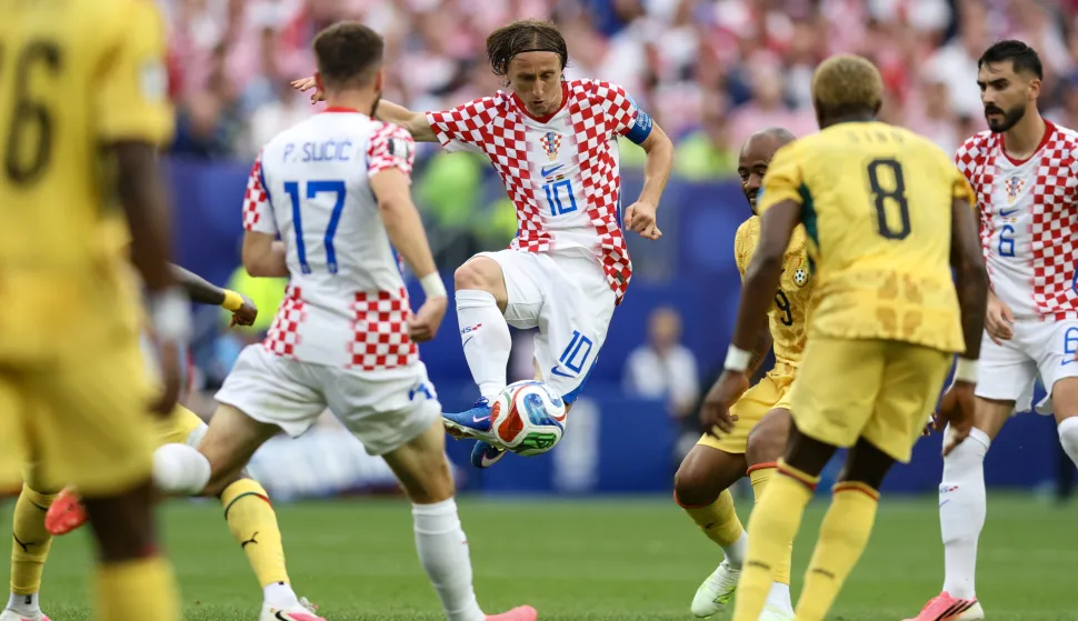 Philadelphia, 28.06.2026 - Utakmica trećeg kola skupine L Svjetskog nogometnog prvenstva Hrvatska - Gana na Lincoln Financial Field stadionu u Philadelphiji. Na slici Luka Modrić, Petar Sučić, Josip &Scaron;utalo.foto HINA/ Daniel KASAP/ ds