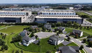 STONE RIDGE, VIRGINIA - AUGUST 26: In an aerial view an Amazon Web Services data center is seen on August 26, 2026 in Stone Ridge, Virginia. In the months leading up to midterms, politicians have increasingly debated whether the economic benefits of new data centers outweigh the concerns over their high energy and water demands and impact on local communities. Anna Moneymaker/Getty Images/AFP (Photo by Anna Moneymaker/GETTY IMAGES NORTH AMERICA/Getty Images via AFP)