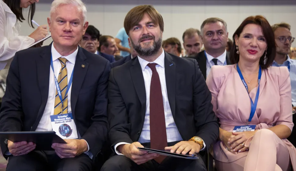 Zagreb, 08.09.2026. - Konferencija Croatia Business Risk Outlook 2027 u organizaciji Hrvatskog dru&scaron;tva ekonomista i Hrvatskog dru&scaron;tva za korporativno upravljanje i menadžment. Na slici Darko Tipurić, Tomislav Ćorić, Danijela Milo&scaron; Sprčić.foto HINA/ Sa&scaron;a KOLJAN/ sk