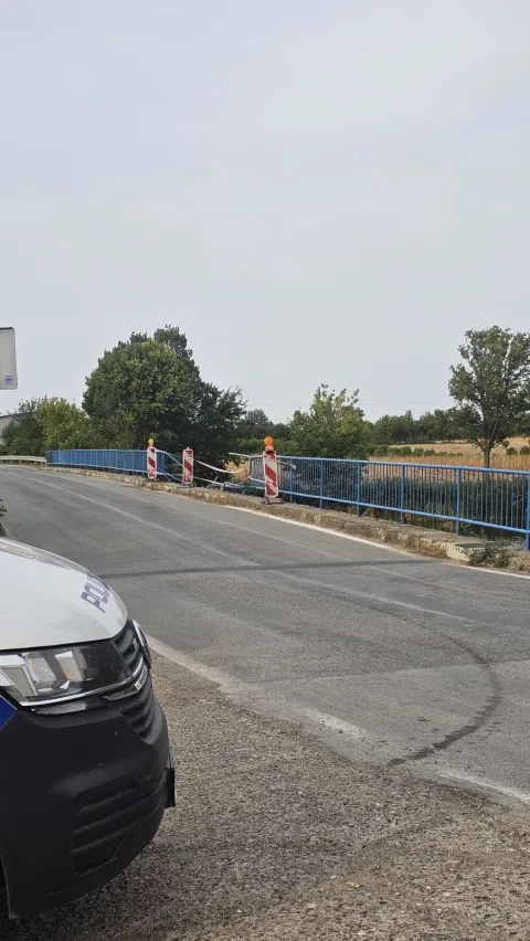 Kombi sletio u Bosut s mosta kod Podgrađa 