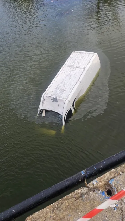Kombi sletio u Bosut s mosta kod Podgrađa 