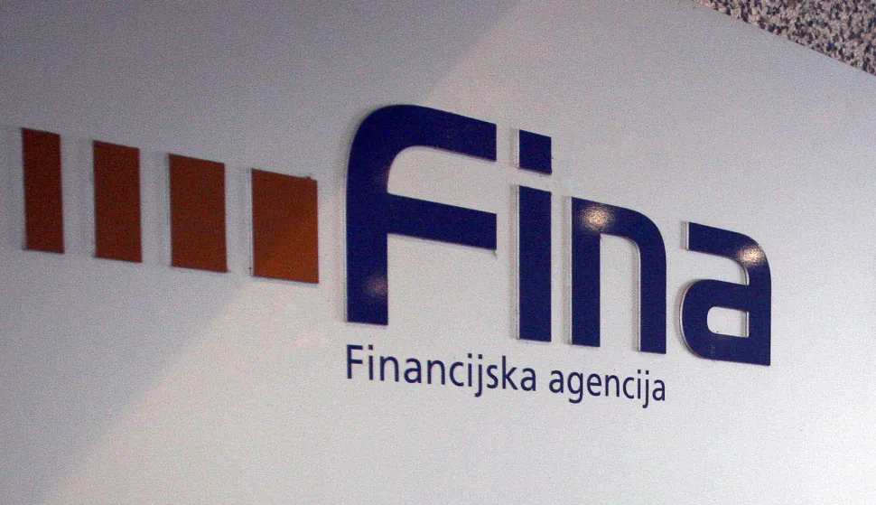 Zagreb, 27.11.2012 - Financijska agencija (Fina) do sada je zaprimila ukupno 114 prijedloga tvrtki za pokretanje postupaka predste?ajne nagodbe, otvaranje prvih postupaka o?ekuje se do kraja godine, a po podacima s internet stranice Fine za sada je pet tvrtki pozvano da nadopuni svoju dokumentaciju, me?u njima i splitski Konstruktor in?enjering. Arhivska fotografija od 16.11.2011. godine prikazuje logo financijske agencije - Fine u Zagrebu. foto FaH/ Damir SEN?AR/ ik