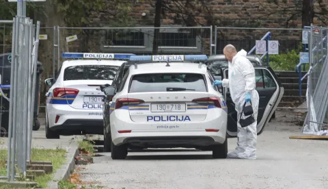 Zagreb, 11.09.2026. - Policija osigurava prostor ispred srednje elektrotehničke &scaron;kole u zagrebačkom naselju Voltino, gdje je u petak do&scaron;lo do incidenta u kojem su, prema policijskim navodima, ozlijeđeni učenik i spremačica. foto HINA/ Admir BULJUBA&Scaron;IĆ/ abu