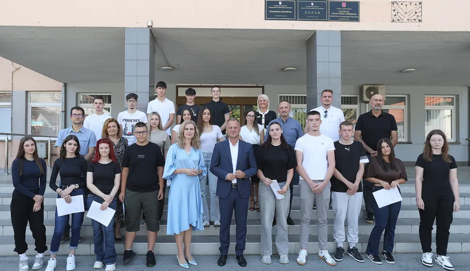 Od medicinskih sestara do kuhara: 17 srednjo&scaron;kolaca dobilo stipendije za deficitarna zanimanja