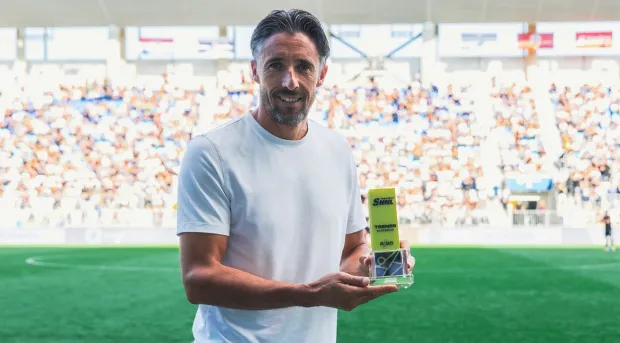 Federico Bessone, trener NK Osijek s nagradom za trenera mjeseca kolovoza s SHNL