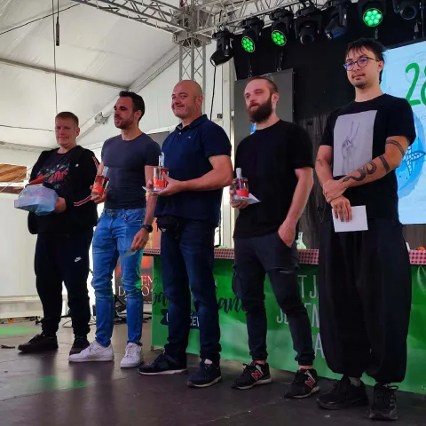Natjecatelji u jedenju ljutih papričica