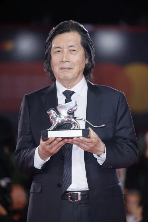 VENICE, ITALY - SEPTEMBER 12: Lee Chang-dong winner of the Silver Lion Grand Jury Prize Award for "Ga-neung-han Sa-rang (Possible Love)" poses during the 2026 Closing Ceremony for the 83rd Venice International Film Festival at Sala Grande on September 12, 2026 in Venice, Italy. Photo by Marco Piovanotto/Abacapress.com Photo: Piovanotto Marco/ABACA/ABACA