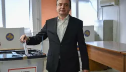 Kosovo's acting Prime Minister and leader of the Vetevendosje Movement (LVV) Albin Kurti casts his vote at a polling station in Pristina on December 28, 2025. Kosovo voters head to the polls on December 28, 2025 for snap parliamentary elections, hoping to end ten months of political deadlock and crisis. (Photo by Armend NIMANI/AFP)