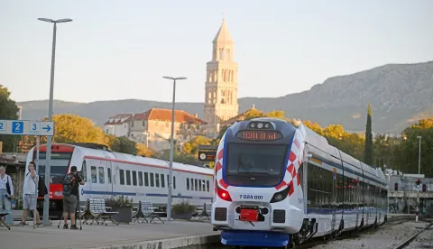 Split, 15.09.2026. - HŽ Putnički prijevoz u promet uvode prvi elektrodizelski vlak na relaciji Split &ndash; Zagreb. foto HINA/ Mario STRMOTIĆ/ MS