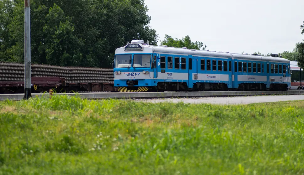 Bizovac, 2. 7. 2026., Obilazak radova na dionici željezničke pruge Osijek - Ko&scaron;kailustracija; slobodnjaci; putovanje; Željeznica; željeznička pruga; obilazak radova; radovi; pruga; vlak; vlakovi; željeznički promet; HŽ; prijevoz