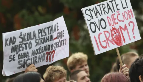Zagreb, 14.09.2026. - Udruga za borbu protiv vr&scaron;njačkog nasilja Roditelji za djecu&nbsp;organizirala je prosvjed povodom nedavnog tragičnog događaja u zagrebačkoj Elektrotehničkoj &scaron;koli. foto HINA/ Lana SLIVAR/ ls