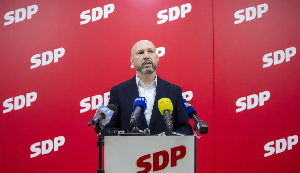 Zagreb, 03.09.2026. - SDP-ov član saborskog Odbora za za&scaron;titu okoli&scaron;a i prirode Mihael Zmajlović održao je konferenciju za medije o podno&scaron;enju prijave zbog ekolo&scaron;ke &scaron;tete u Gospiću. Na slici Mihael Zmajlović.foto HINA/ Sa&scaron;a KOLJAN/ sk