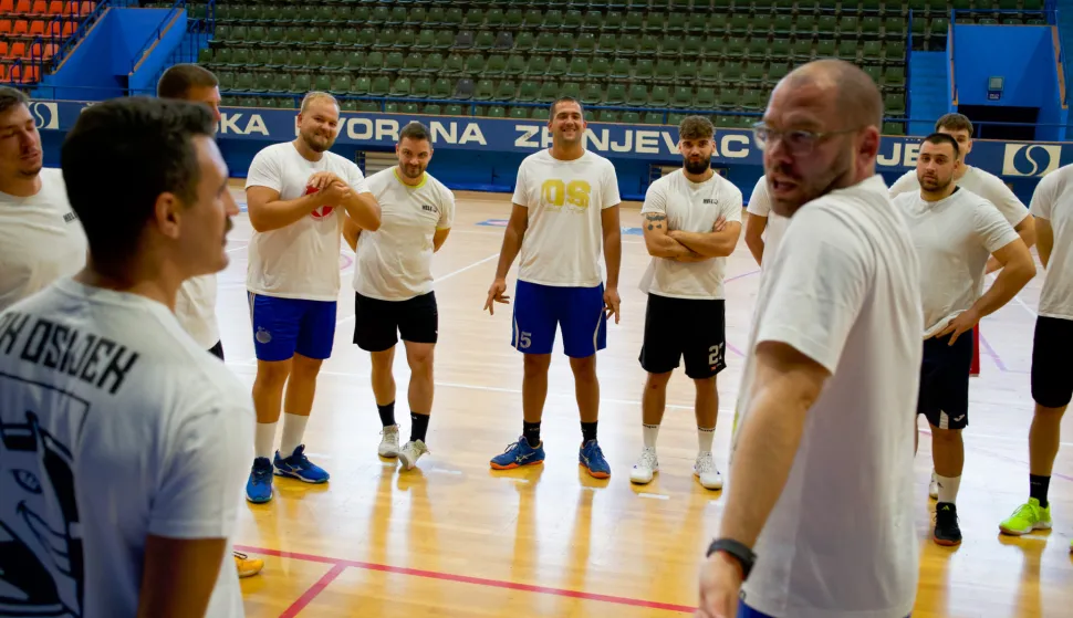 Osijek, 04. 08. 2025., Prozivka rukometa&scaron;i RK Osijek, rukomet; rukometa&scaron;; rukometa&scaron;i, rukometni klub; prozivka; Dvorana Zrinjevac; Frano VerajaSNIMILA: LAURA BUNJEVAC