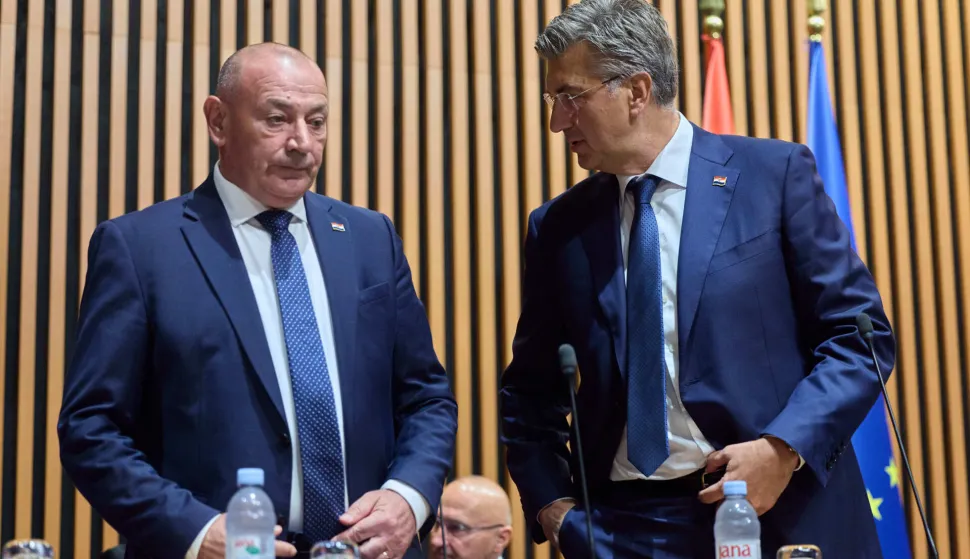 Zagreb, 15.09.2026. - Aktualnim prijepodnevom započela je 12. sjednica Hrvatskog sabora.Na fotografiji Tomo Medved, Andrej Plenković.foto HINA/ Edvard &Scaron;U&Scaron;AK/ es