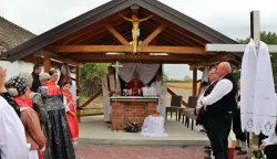 Ardu&scaron;evac dobio liturgijski prostor - sjenica i oltar za molitve i susrete