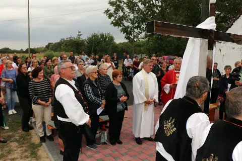 Ardu&scaron;evac dobio liturgijski prostor - sjenica i oltar za molitve i susrete
