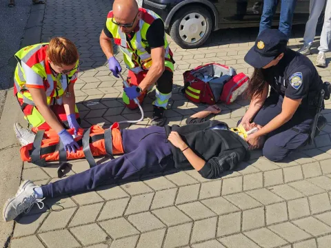 Sve je vi&scaron;e nesreća s električnim romobilima: Pokazna vježba u Vinkovcima pokazala &scaron;to se dogodi u sekundi nepažnje