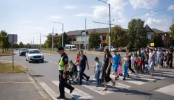 Osijek, 17. 9. 2026., Akcija Sigurno u &scaron;kolu, Auto-moto klub Slavonac i HAK u Centru za odgoj i obrazovanje Ivan &Scaron;tarkpromet; sigurnost; &scaron;kolarci; Ivan &Scaron;tark; policija; HAK; policajci; djeca; prometnice