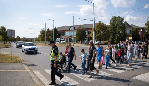 Osijek, 17. 9. 2026., Akcija Sigurno u &scaron;kolu, Auto-moto klub Slavonac i HAK u Centru za odgoj i obrazovanje Ivan &Scaron;tarkpromet; sigurnost; &scaron;kolarci; Ivan &Scaron;tark; policija; HAK; policajci; djeca; prometnice