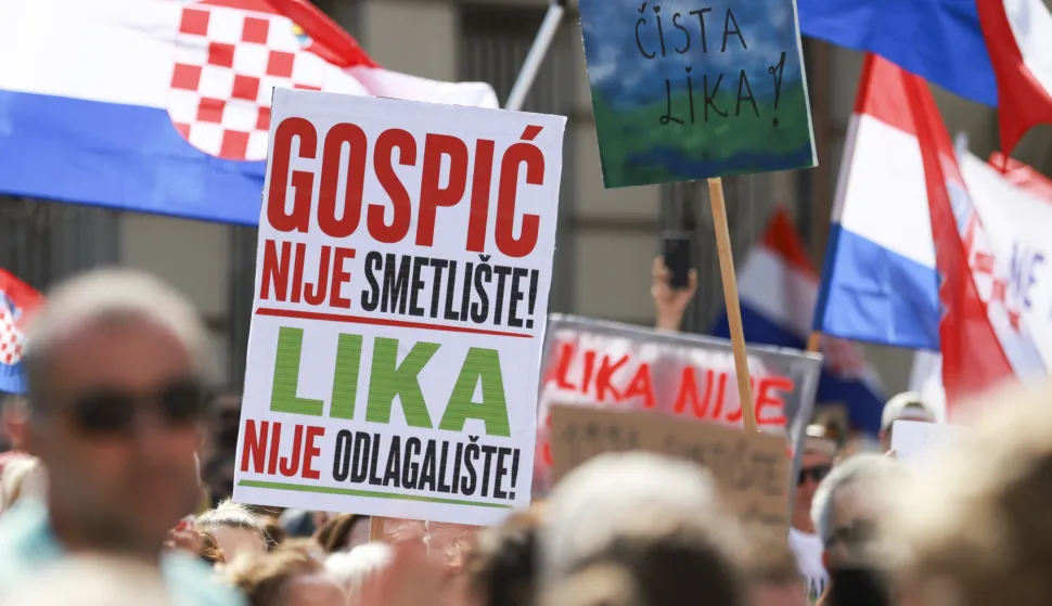 Zagreb, 05.09.2026. - Prosvjed "Hodaj za Liku, hodaj za Hrvatsku", kojim se želi upozoriti na probleme vezane za desetke tisuće tona ilegalno odloženog otpada na gospićkom području, u organizaciji Građanske inicijative "Gospić je na&scaron; dom". foto HINA/ Lana SLIVAR/ ls