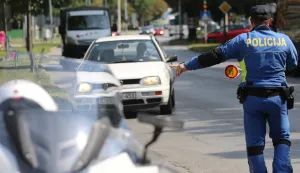 OSIJEK, 02. 08. 2019, TRPIMIROVA ULICA, PROMETNA POLICIJA, REPORTAA S PROMETNOM POLICIJOM, POČETAK PRIMJEN NOVOG ZAKONA O SIGURNOSTI U PROMETU. snimio GOJKO MITIĆ