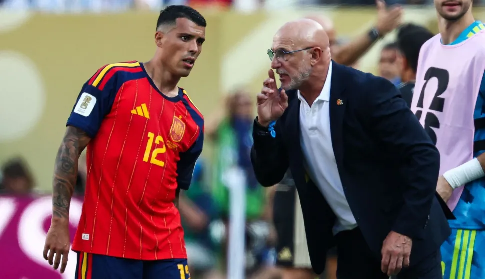 Spain's head coach Luis de la Fuente speaks to defender #12 Pedro Porro during the 2026 World Cup football tournament final match between Spain and Argentina at the New York/New Jersey Stadium in East Rutherford on July 19, 2026. (Photo by FRANCK FIFE/AFP)