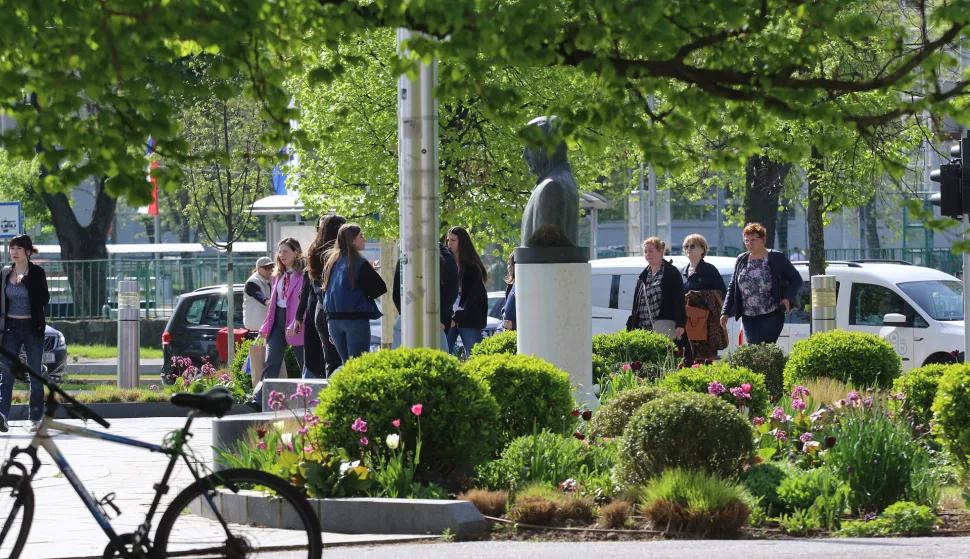 Osijek, 15. 04. 2025, Tvrđa, Rondel velikana, sredjo&scaron;kolci i studenti, lijepo vrijeme, zelenilo, proljeće.snimio GOJKO MITIĆ