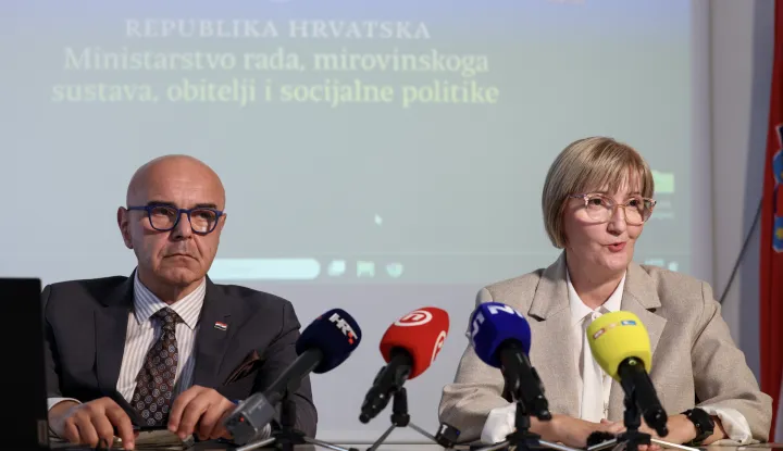 Zagreb, 23.09.2026 - U Ministarstvu rada, mirovinskoga sustava, obitelji i socijalne politike održat će se tiskovna konferencija nakon očekivanog dovr&scaron;etka aktivnih inspekcijskih nadzora Samostalnog sektora za upravni i inspekcijski nadzor u socijalnoj skrbi. Na slici ministar rada, mirovinskoga sustava, obitelji i socijalne politike Alen Ružić, načelnica Samostalnog sektora za upravni i inspekcijski nadzor u socijalnoj skrbi Josipa Crnoja Bartolić.foto HINA/ Damir SENČAR/ ds