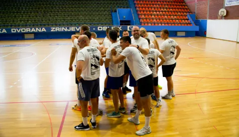 Osijek, 04. 08. 2025., Prozivka rukometa&scaron;i RK Osijek, rukomet; rukometa&scaron;; rukometa&scaron;i, rukometni klub; prozivka; Dvorana Zrinjevac; Frano VerajaSNIMILA: LAURA BUNJEVAC
