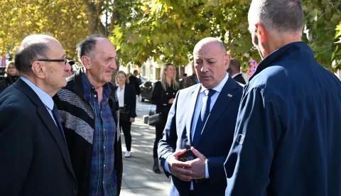 Vukovar, 25.09.2026. - U Hrvatskom domu Vukovar održana je sredi&scaron;nja svečanost obilježavanja 35. obljetnice Bitke za Vukovar i ustrojavanja 204. brigade Hrvatske vojske. Na obilježavanju su sudjelovali potpredsjednik Vlade i ministar hrvatskih branitelja Tomo Medved te potpredsjednik Vlade i ministar obrane Ivan Anu&scaron;ić. U perivoju Gradskog muzeja Vukovar &ndash; dvorca Eltz održani su taktičko-tehnički zbor i pokazna vježba. foto HINA/ Gordan Panić/ gp