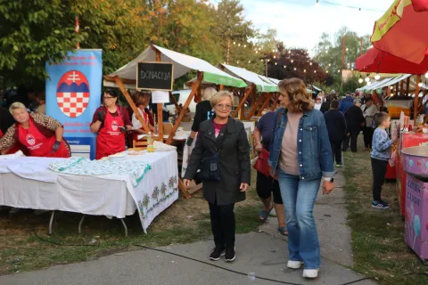 Čepin, 25. 09. 2026, 25. Čepinski suncokreti, igrali&scaron;te O&Scaron; Vladimir Nazor. Otvorenje, fi&scaron;ijada, nastupi KUD-ova, &scaron;tandovi...snimio GOJKO MITIĆ