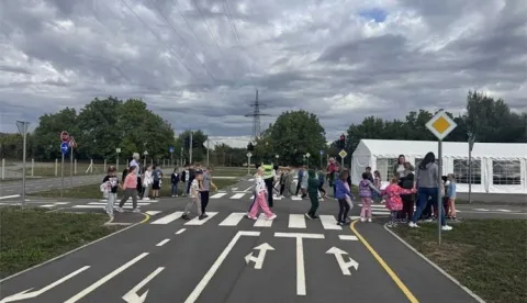 Policajci podučavaju djecufoto PU OB
