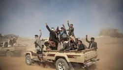 Houthi rebels fighters chant slogans as they take off to a battlefront following a gathering aimed at mobilizing more fighters in Sanaa, Yemen, 16 November 2017. According to the international aid group Save the Children the ongoing war in the country takes a particular heavy toll on the youngest, with approximately 120 children dying every day. The group says already over 50,000 children are believed to have died in 2017. Photo: Hani Al-Ansi/dpa /DPA/PIXSELL