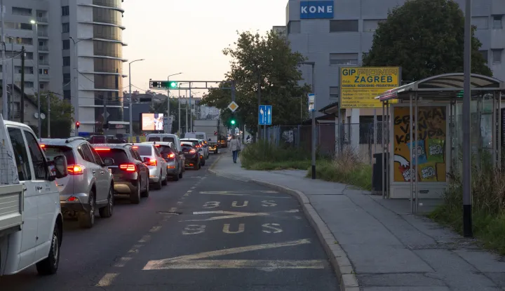 Zagreb, 28.09.2026. - &Scaron;trajk ZET-a i Holdinga prouzročio gužve na prometnicama i ispraznio tramvajska stajali&scaron;ta.Na slici prometne gužve na Zagrebačkoj cesti.foto HINA/ Sa&scaron;a KOLJAN/ sk